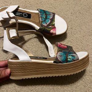 NWOT Womens wedges